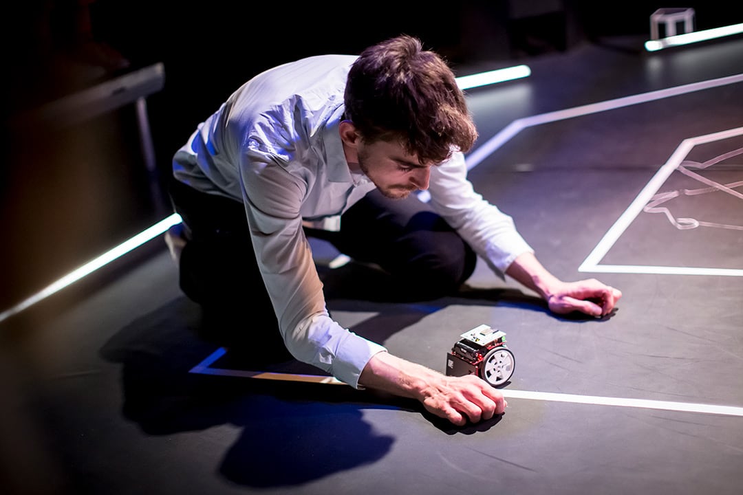 Florent Golifer and robot in Ondřej Holba’s And Who Is Useless Now? © Vojtěch Brtnický