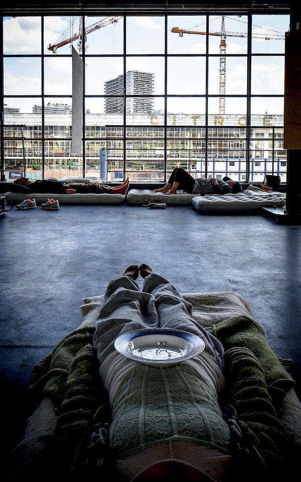 Myriam van Imschoot & Lucas van Haesbroeck: Nocturnes for a Society. © Veerle Vercauteren